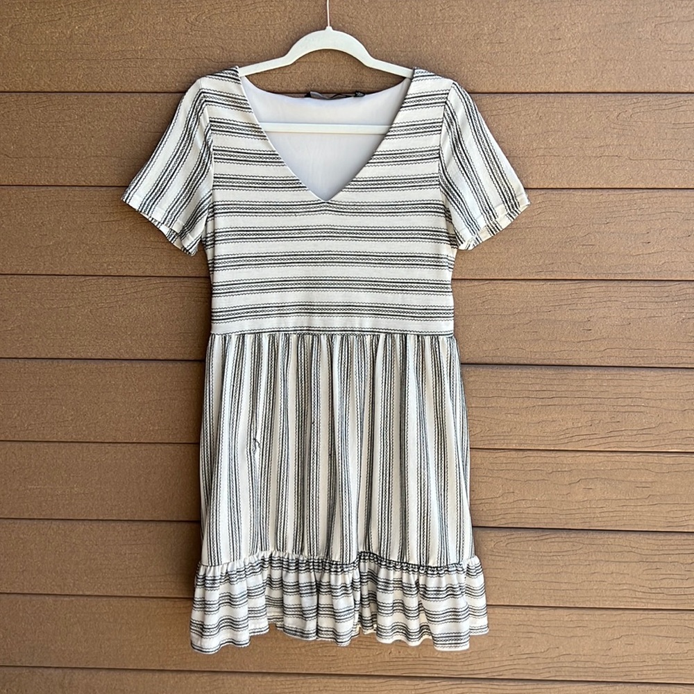 Vero Moda | Short Sleeve Dress | Embroidered | XS